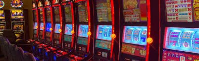 mmk6 ငွေသွင်းပြီး Casino ဂိမ်းများ ကစားနေသောမြင်ကွင်း မြန်မာ